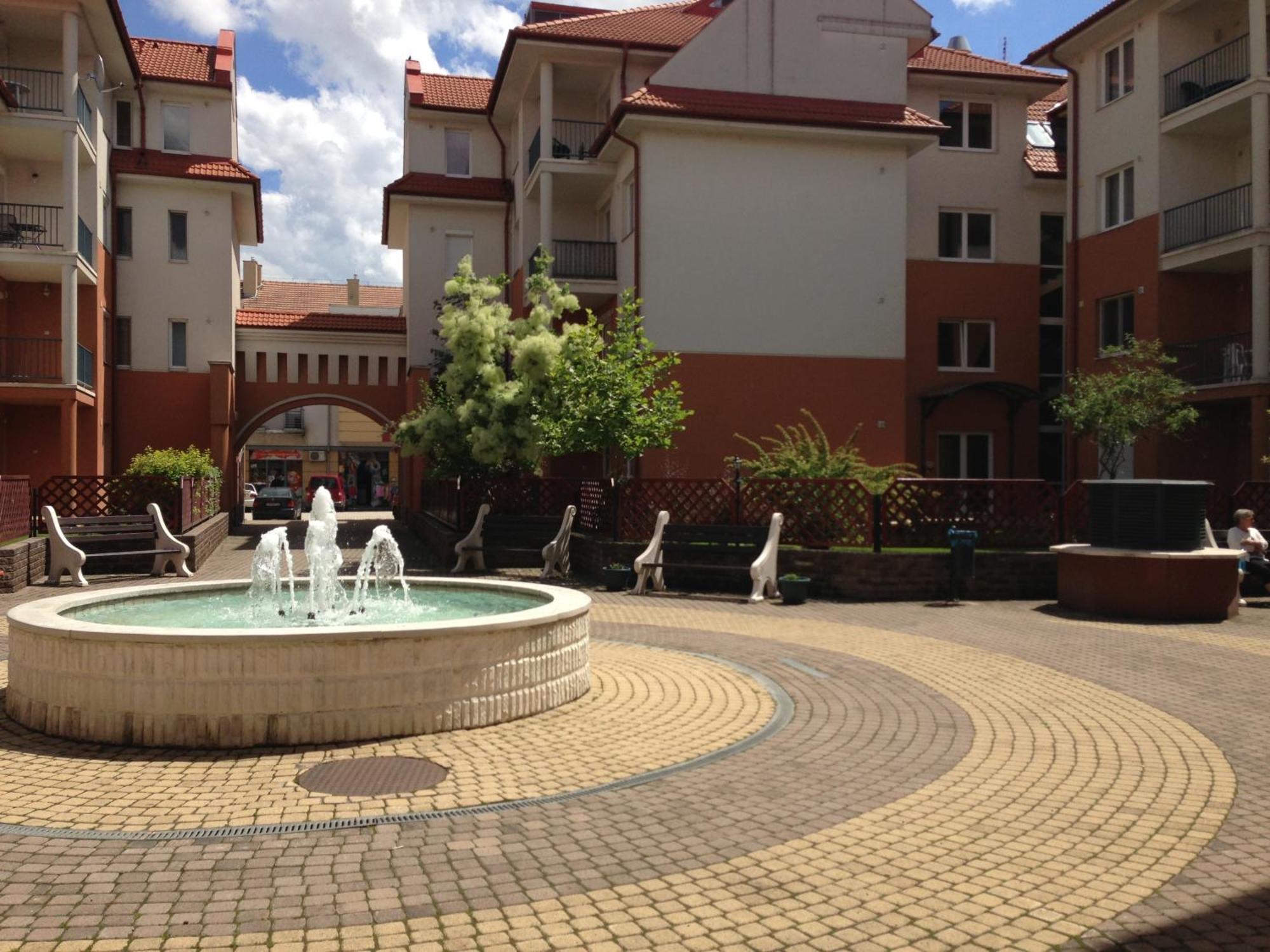 Tommy Apartman Hajduszoboszlo Exterior foto