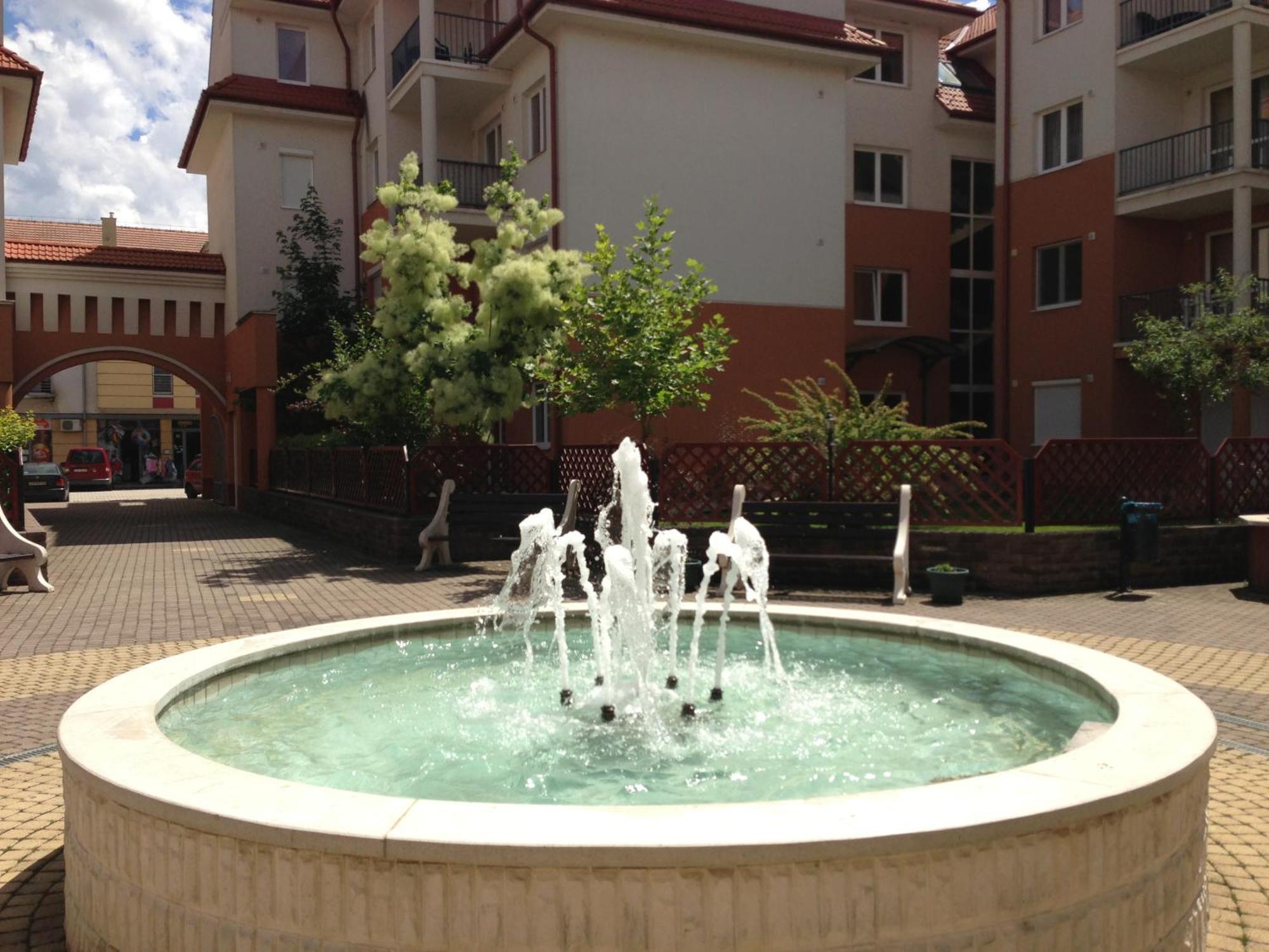 Tommy Apartman Hajduszoboszlo Exterior foto